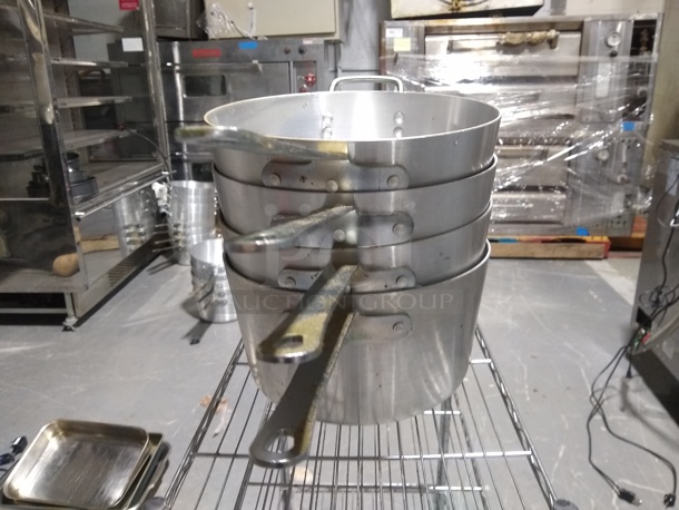 Choice 10 Qt. Tapered Aluminum Sauce Pan with Handle

 - Image 4 of 5