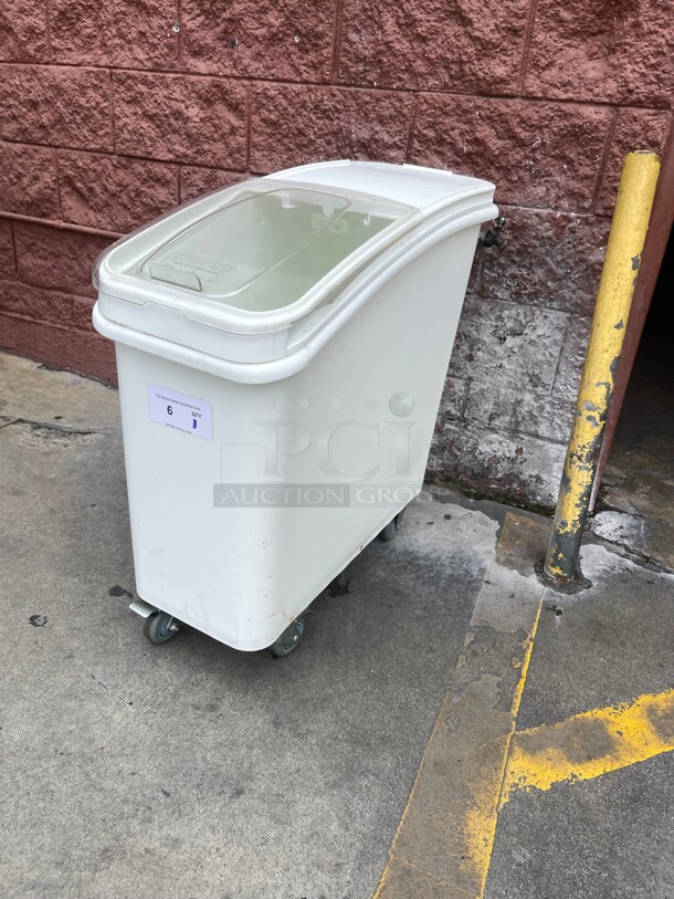 Clean! Baker's Mark 21 Gallon / 335 Cup White Slant Top Mobile Ingredient Storage Bin with Sliding Lid & Scoop NSF on Casters  - Image 2 of 7