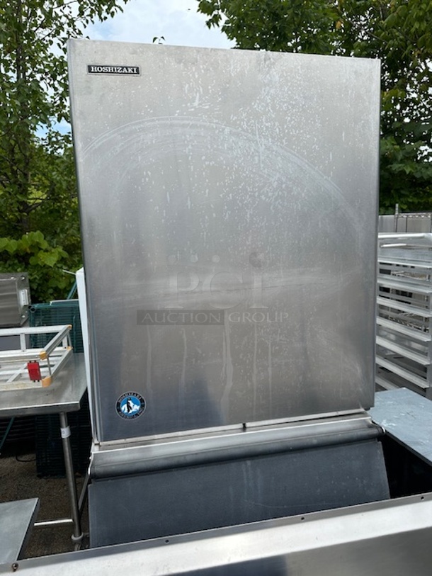 One WORKING Hoshizaki HIgh Capacity Ice Maker With  Remote. Model# KM-901MRH. 115 Volt. 30X27X37.  - Image 1 of 2