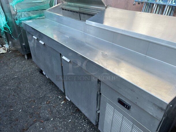 Wow! Traulsen VPS90S 90in 12-Pan Commercial Refrigerated Pizza Table NSF 115 Volt Tested and Working - Image 9 of 9