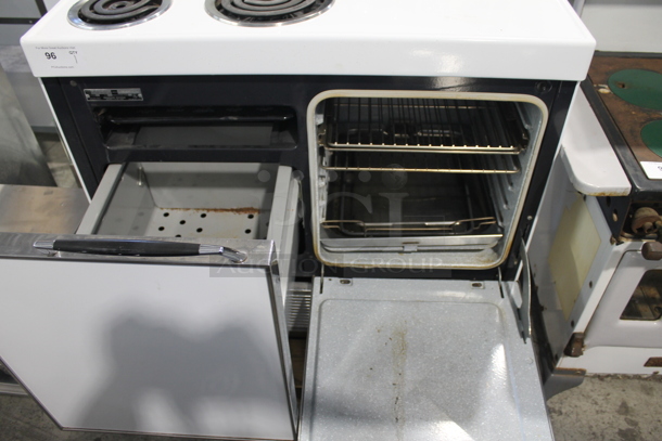 VINTAGE! Frigidaire Cookmaster RI-60-57 Metal Electric Powered 4 Burner Range w/ Oven and Warming Drawer. 115/230-120/240 Volts.  - Image 6 of 12