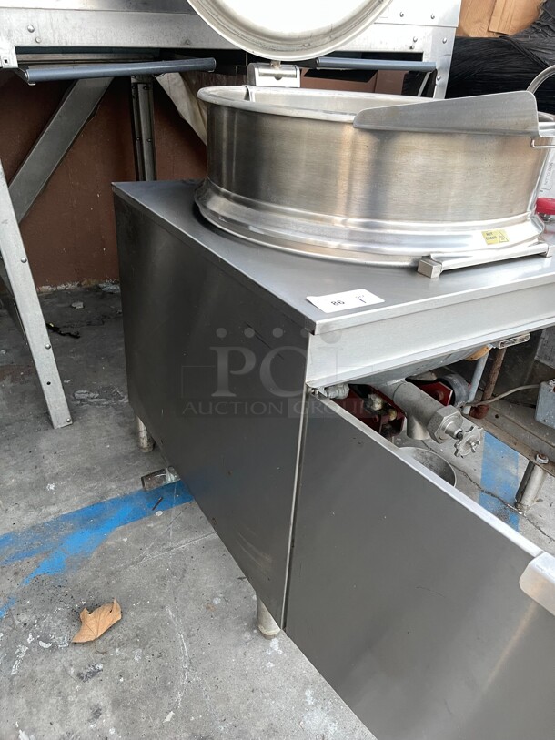 Clean! Cleveland KDM-40-T 40 Gallon 2/3 Natural Gas Steam Jacketed Direct Steam Tilting Kettle with Cabinet Base - Image 6 of 9
