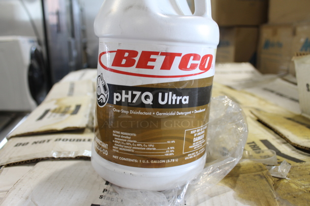 24 BRAND NEW Boxes of 4 Betco pH7Q Ultra Disinfectant Jugs. 24 Times Your Bid! - Image 3 of 4
