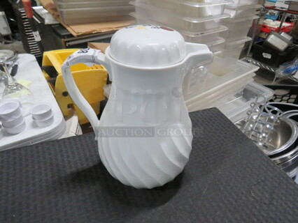 One Connoiserve Swirl Server. 
