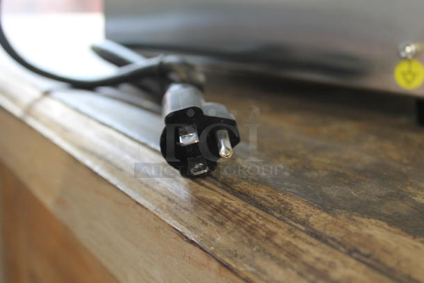 BRAND NEW SCRATCH AND DENT! 2023 Hoocoo FRY-10L Stainless Steel Commercial Countertop Electric Powered Fryer w/ Metal Basket and Lid. 120 Volts, 1 Phase. - Image 9 of 9