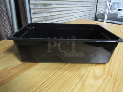 One NEW CAMBRO Full Size 6 Inch Deep Food Storage Container.