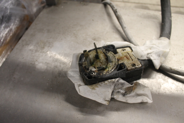 2018 Alto-Shaam CTP10-10E Commercial Stainless Steel Electric Combitherm Oven With Polycoated Racks On Steel Stand With Undershelf. 208-240 V, 3 Phase.  - Image 10 of 11