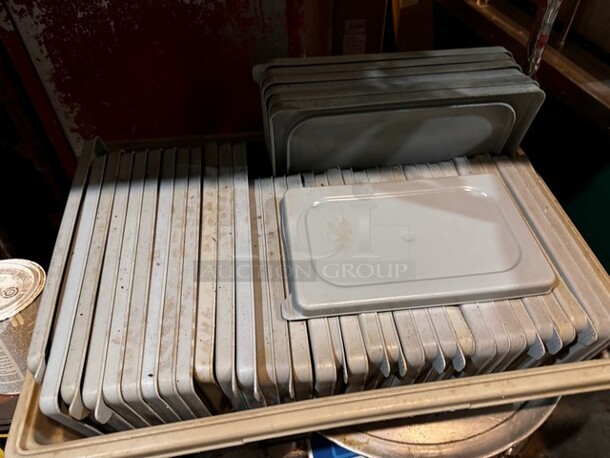 ALL ONE MONEY Lot of Rubbermaid Lids  - Image 3 of 3