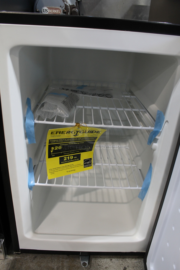 BRAND NEW SCRATCH AND DENT! Whynter CUF-210SSg 2.1 cu.ft Energy Star Upright Freezer with Lock in Rose Gold. 115 Volts, 1 Phase. Tested and Working! - Image 2 of 3