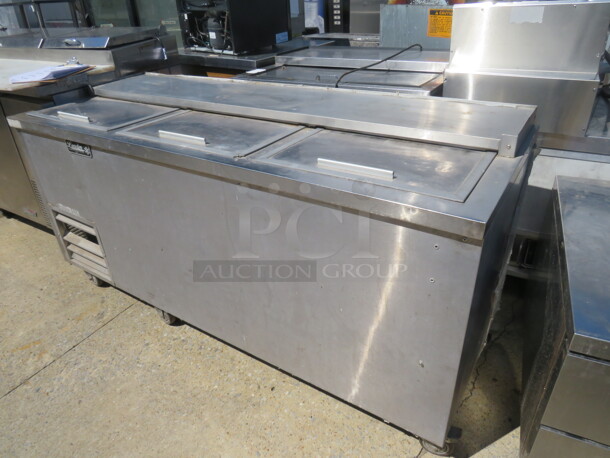 One Leader Bottle Box. Working NOT Cold 115 Volt. Model# ESBC72SC.  Box On Casters. 72X27X35  - Image 2 of 2