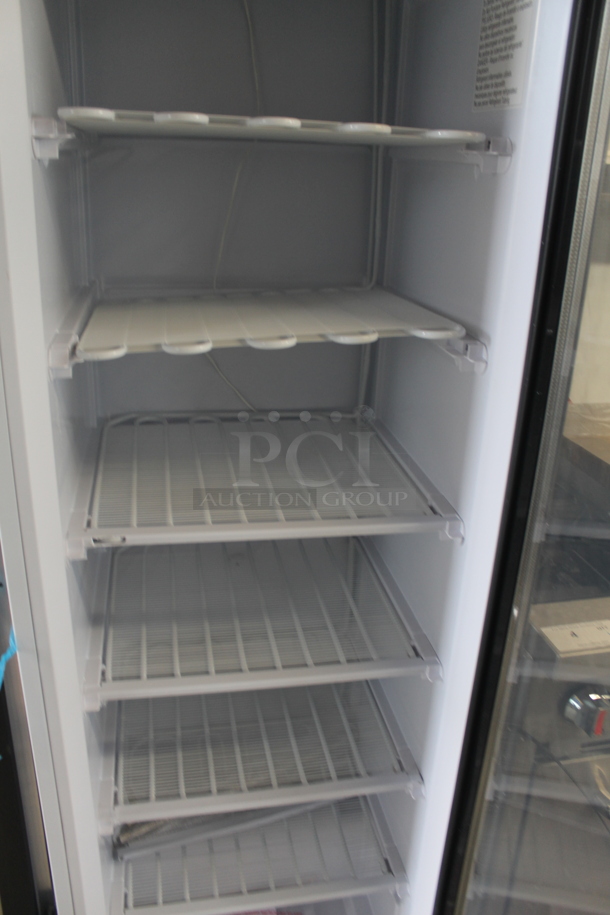 BRAND NEW SCRATCH AND DENT! KoolMore Metal Commercial Single Door Reach In Cooler w/ Poly Coated Racks. Top Plate Is Cracked. 115 Volts, 1 Phase. Tested and Working! - Image 5 of 5