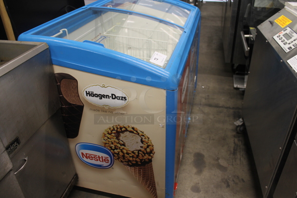 AHT RIO S 125 Metal Commercial Chest Freezer Merchandiser on Commercial Casters. 120 Volts, 1 Phase. Tested and Powers On But Does Not Get Cold - Image 2 of 7