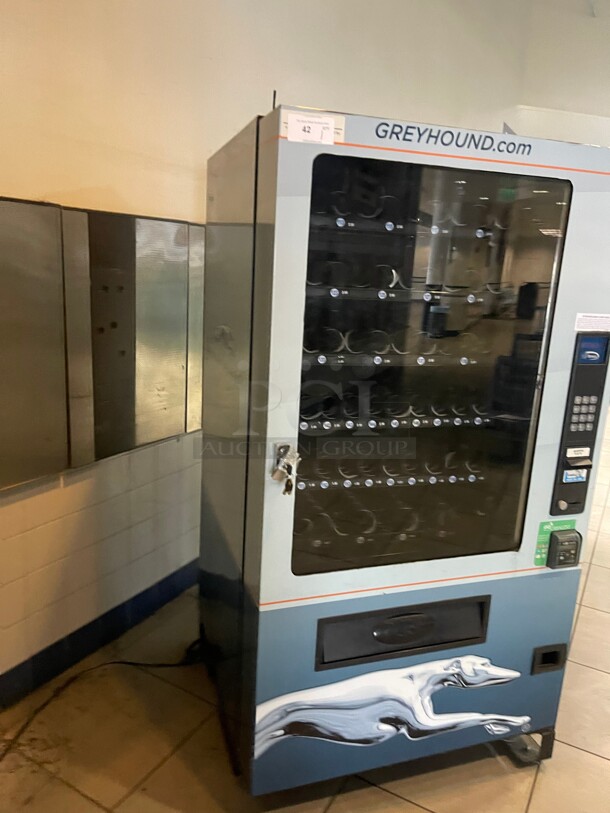 Money Maker! Seaga Infinity INF5S Commercial Snack Vending Machine Comes With CC Reader and Money Holder 115 Volt With Keys NSF Tested and Working! 40x37x72 - Image 3 of 9