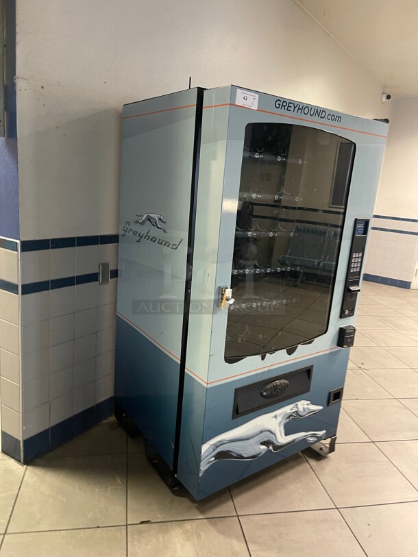 Money Maker! Seaga Infinity INF5S Commercial Snack Vending Machine Comes With CC Reader and Money Holder 115 Volt With Keys NSF Tested and Working! 40x37x72 - Image 3 of 8