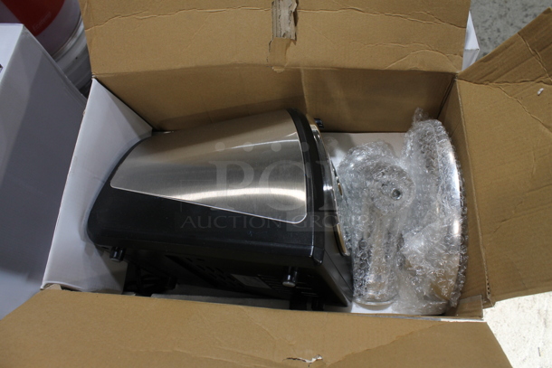 2 BRAND NEW IN BOX! Jasun JSMG 303 Metal Countertop Electric Meat Grinder. 110 Volts, 1 Phase. 2 Times Your Bid! - Image 2 of 6