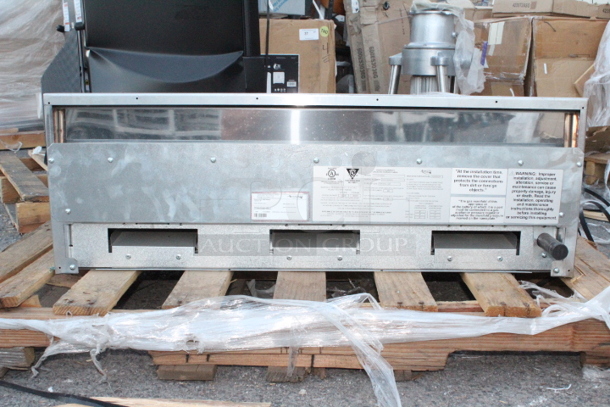 BRAND NEW SCRATCH & DENT! Avantco 177CAG36MG Chef Series CAG-36-MG 36" Countertop Gas Griddle with Manual Controls - 90,000 BTU. S/N:820973000002 Only issue is minor surface rust.  - Image 6 of 7
