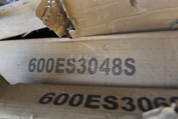 BRAND NEW SCRATCH AND DENT! Regency 600ES3048S 30" x 48" 16-Gauge Stainless Steel Equipment Stand with Undershelf - Image 2 of 3