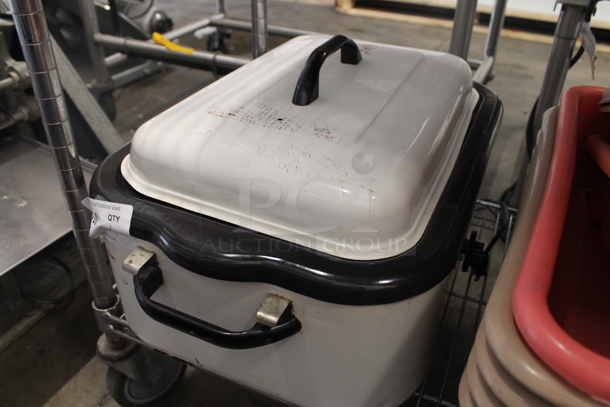 Hamilton Beach RO07 White and Black Metal Slow Cooker. 120 Volts, 1 Phase. - Image 3 of 6