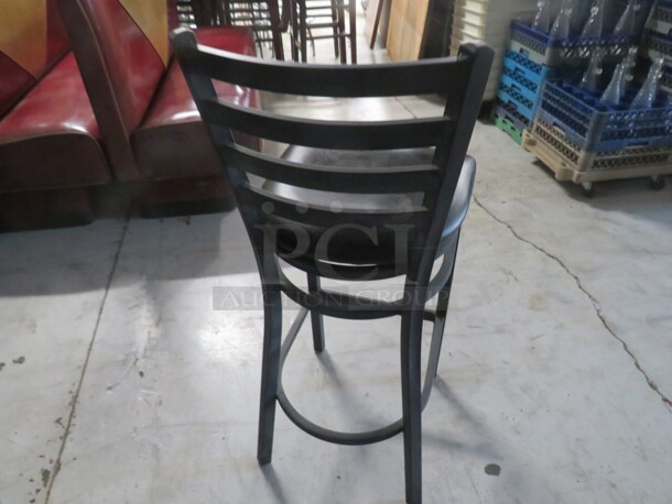 Black Metal Bar Height Chair With Footrest And A Black Cushioned Seat. 2XBID - Image 3 of 4