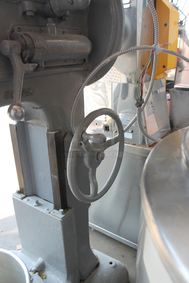 Hobart Metal Commercial Floor Style 40 Quart Planetary Dough Mixer w/ Stainless Steel Mixing Bowl. 208-240 Volts, 3 Phase. - Image 4 of 12