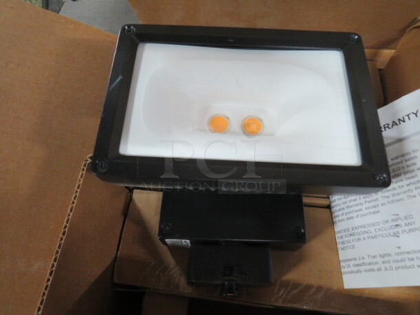 One NEW Juno Trac Master Track Light.  #T259L 30K 80CRI PDIM BL. $259.81. - Image 1 of 4