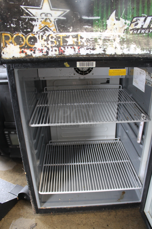2010 CTB100 Metal Commercial Mini Cooler Merchandiser. 115 Volts, 1 Phase. Tested and Powers On But Does Not Get Cold - Image 2 of 3
