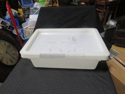 One Rubbermaid 3.5 Gallon Food Storage Container With Lid.