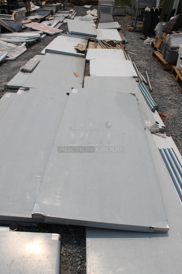 BRAND NEW SCRATCH AND DENT! Regency 600FWT3072 Commercial Stainless Steel Open Base Folding Work Table - Image 3 of 4