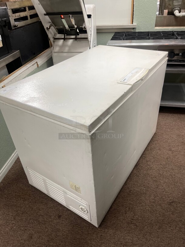 Working! Commercial Chest Freezer 49 inch x 28 inch Large Size 115 Volt NSF Tested and Working!