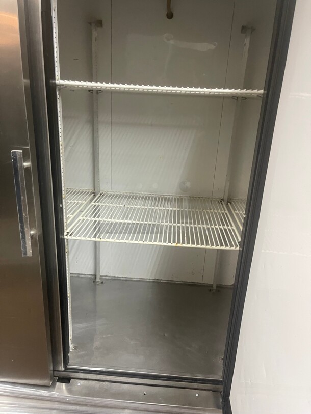 Working! True T-72F 79 inch Three Section Reach In Commercial Freezer, (3) Solid Doors, 115/22- Volt 1 Phase  NSF Tested and Working! - Image 5 of 8