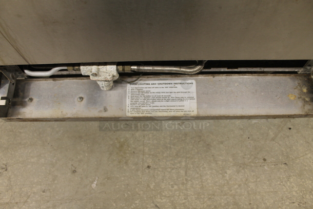 Vulcan Commercial Stainless Steel 6 Natural Gas Powered Burner Range With Standard Oven, Overshelf And Steel Racks.  - Image 5 of 6