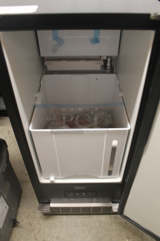 BRAND NEW SCRATCH AND DENT! Danby DIM32D1BSSPR Black Undercounter Ice Maker With Stainless Steel Door. 115V. Tested And Working!  - Image 4 of 5