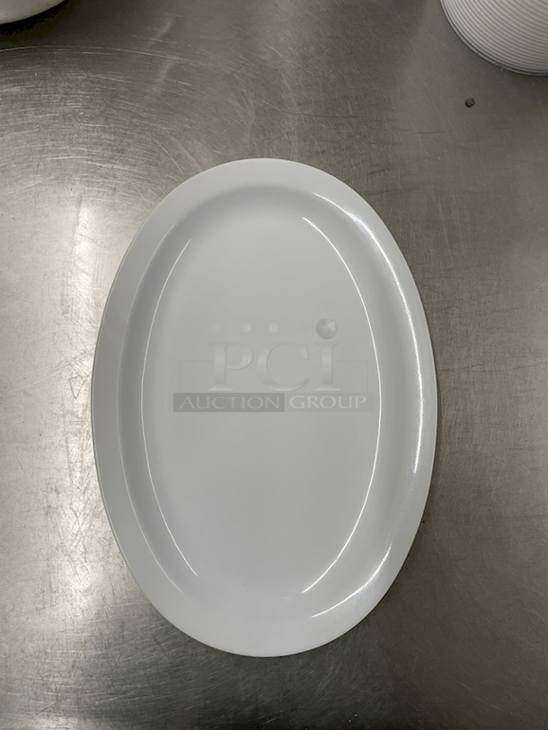 10" Oval Serving Platter, Melamine. 43x Your Bid.  - Image 1 of 2