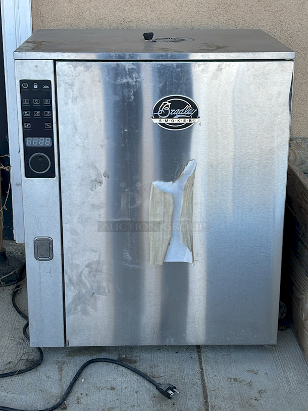 Bradley Smoker BS1019 4-Rack Natural Draft Electric Vertical Smoker. 110-120V, 50/60Hz, 1000W
17"D x 22.5"W x 28.5"H - Image 1 of 5