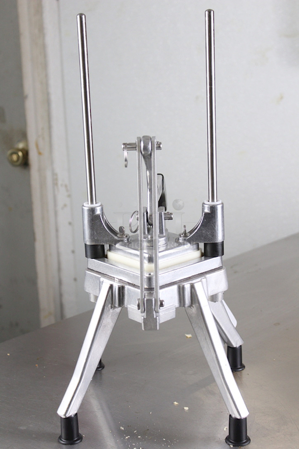 VEVOR Commercial Vegetable Chopper With 1/4 Inch Blade. Made of heavy-duty stainless steel and aluminum alloy, durable and corrosion-proof. - Image 7 of 8