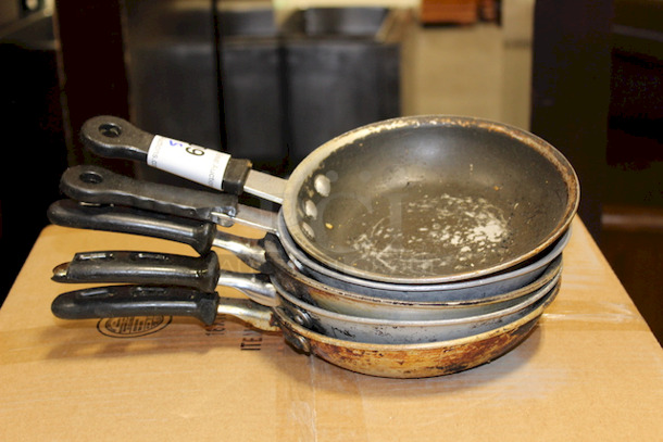 Vollrath 67807 7" Non-Stick Aluminum Frying Pan w/ Silicone Handle. 5x Your Bid - Image 4 of 6