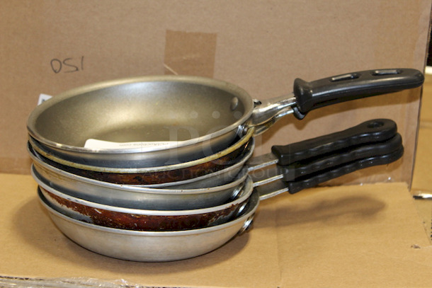 AMAZING! Vollrath 67807 7" Non-Stick Aluminum Frying Pan w/ Vented Silicone Handle. 6x Your Bid - Image 3 of 5