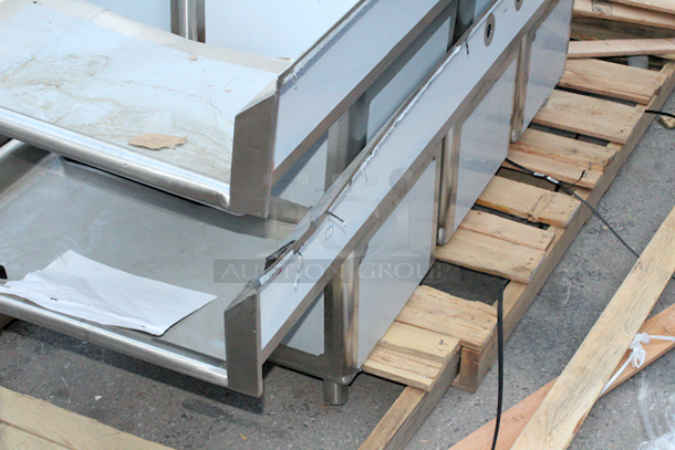 BRAND NEW SCRATCH AND DENT! Regency 94" 16-Gauge Stainless Steel Three Compartment Commercial Sink with 2 Drainboards - 18" x 24" x 14" Bowls. Units are dented. NOTHING MAJOR!! 2x Your Bid.  - Image 5 of 7
