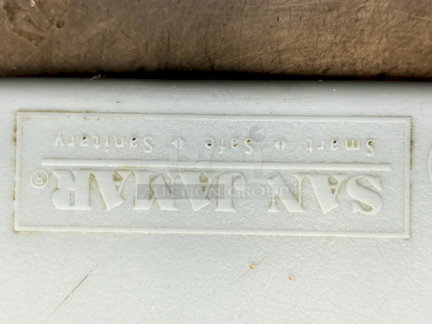 Cut-N-Carry San Jamar 15-Inch / 40cm Cutting Board With Cut-N-Carry Hook.  - Image 2 of 2