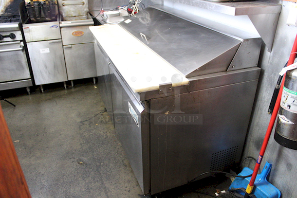 AWESOME! Avantco 178SCL260 - 60” Sandwich/Salad Prep Refrigerator. Includes: Cutting Board, (6) 1/9 Pans, (8) 1/6 Pans, (2) 1/3 Pans. Tested: Clean & In Working Order. 120v 7.8amps, 60hz, 1ph 60-1/2”W x 31”D x 42-1/2”H - Image 5 of 5