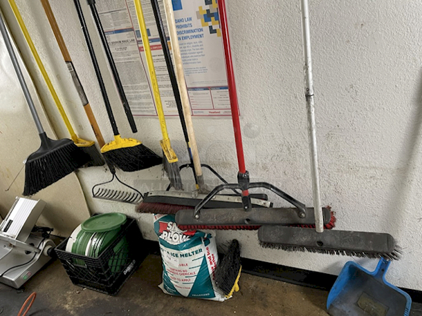 Brooms & Rake. 7x Your Bid - Image 3 of 4