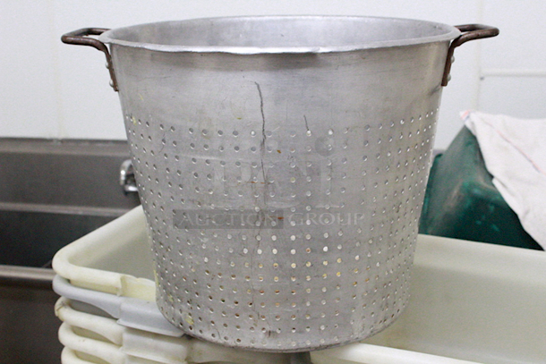 LARGE! Stock Pot Colander.  - Image 1 of 3