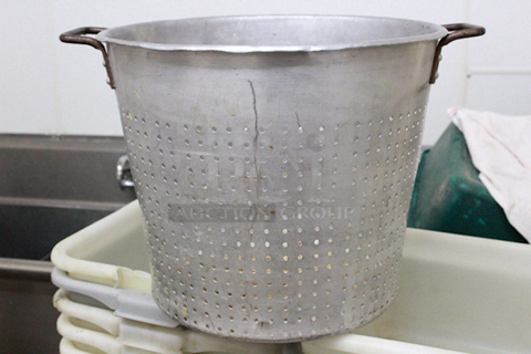 LARGE! Stock Pot Colander. 
