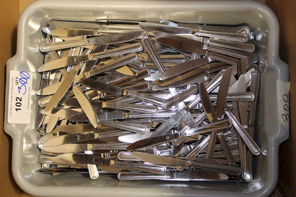 300 Dinner Knives With Bus Tub. 