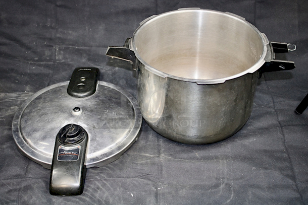 NICE! Pressure Cooker With (4) Various Sized Sauce Pan Lids. 5x Your Bid - Image 4 of 4