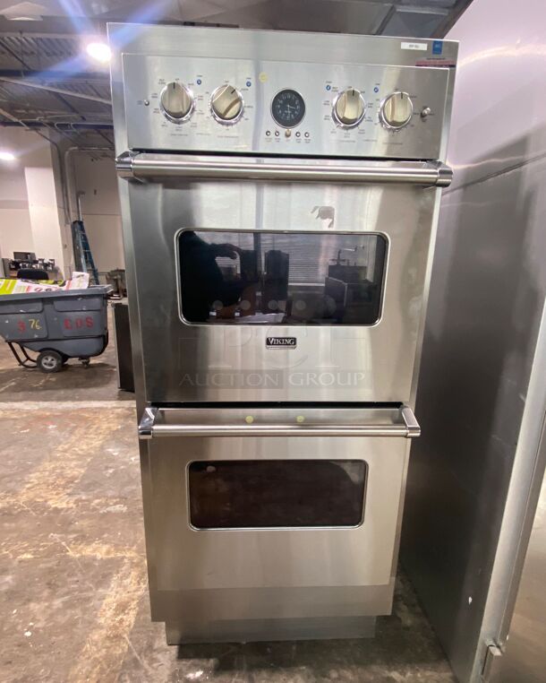 Viking 27 Inch Double Wall Oven with 8.4 cu. ft. Capacity, Rapid Ready™, TruConvec™ Convection, Vari-Speed Dual Flow™, BlackChrome™, RackView™ and Self-Clean: Stainless Steel - Image 3 of 7