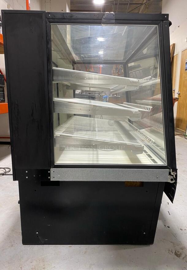Federal Industries SGR5048 50" Full Service Refrigerated Bakery Display Case

 - Image 3 of 5