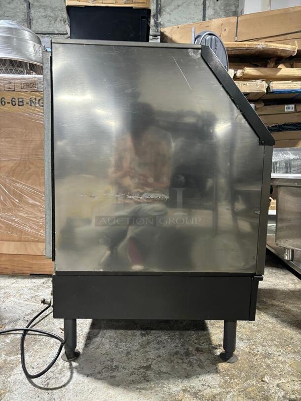 Manitowoc Ice 30"W Full Cube NEO Undercounter Ice Machine - 278 lbs/day, Air Cooled
 - Image 9 of 9