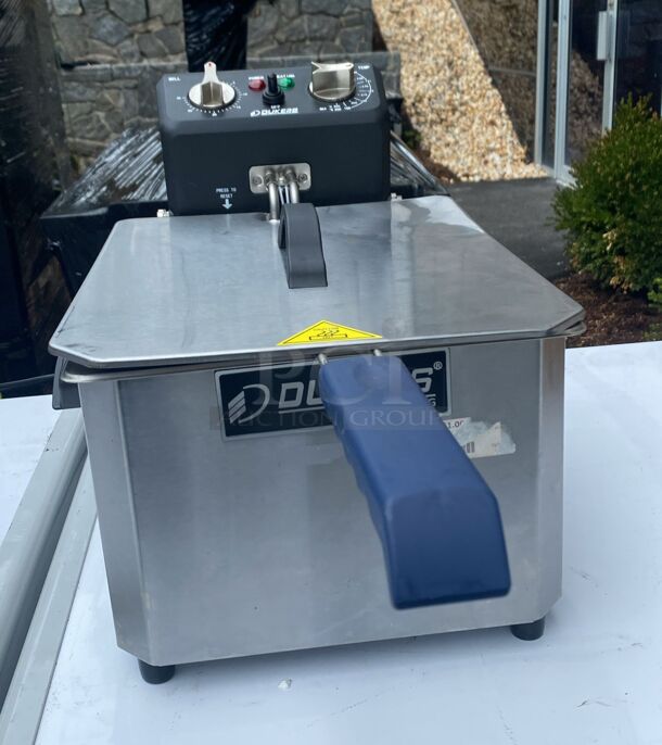 Dukers DCF15E Countertop Deep Fryer - Image 1 of 6