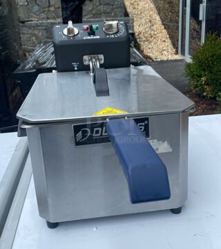 Dukers DCF15E Countertop Deep Fryer